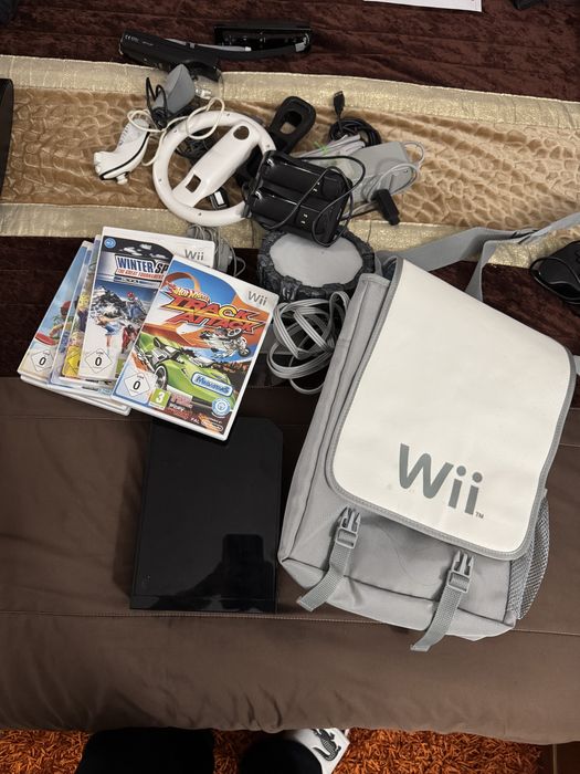 Nintendo Wii com 6 jogos 2 comandos e varios acessorios