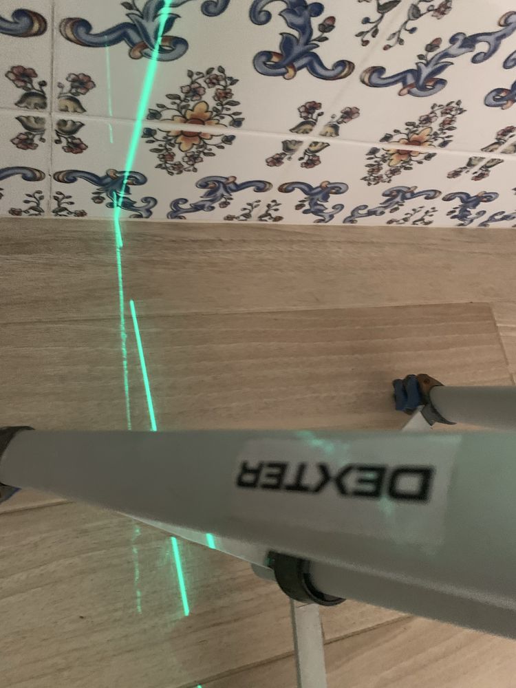 Laser auto-nivelante com tripé