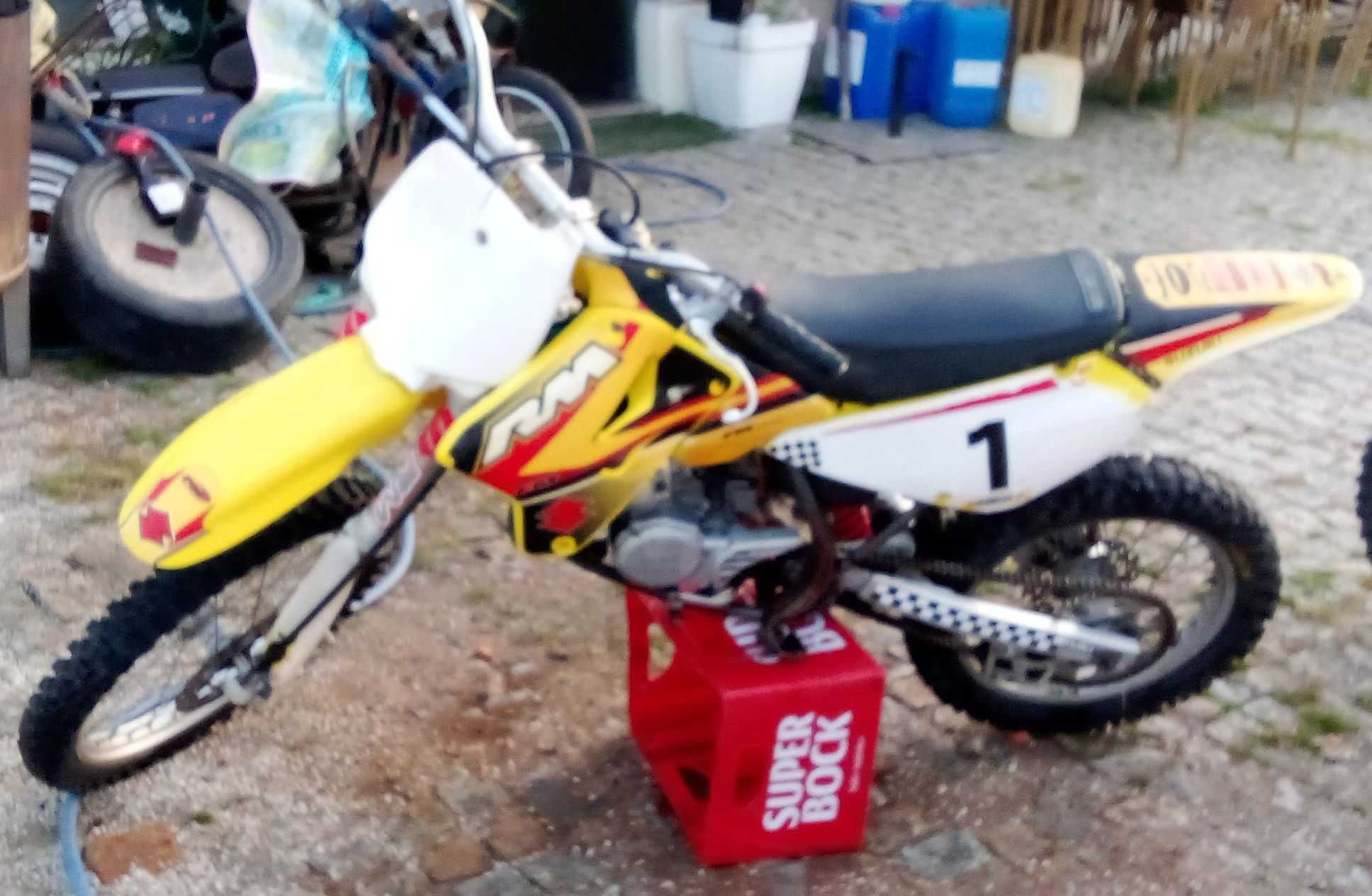 Vendo ou troco Suzuki RM 85cc