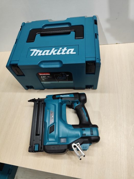 Makita DBN 500 акумуляторний пістолет, нейлер по дереву Макіта