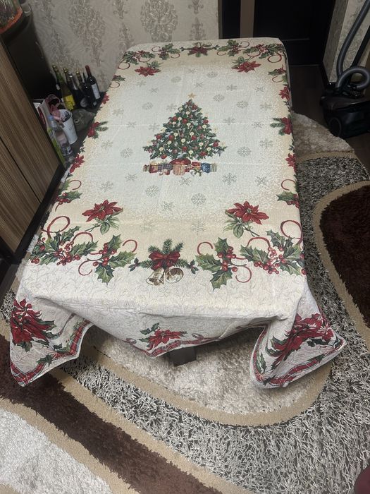 Продам  новорічні  скатертини  Габелен