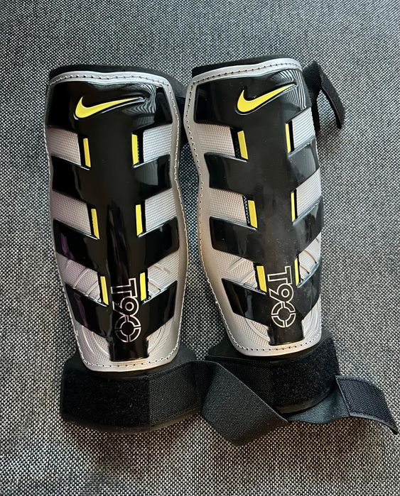 Nowe Ochraniacze na piszczele Nike T90  command  L/g