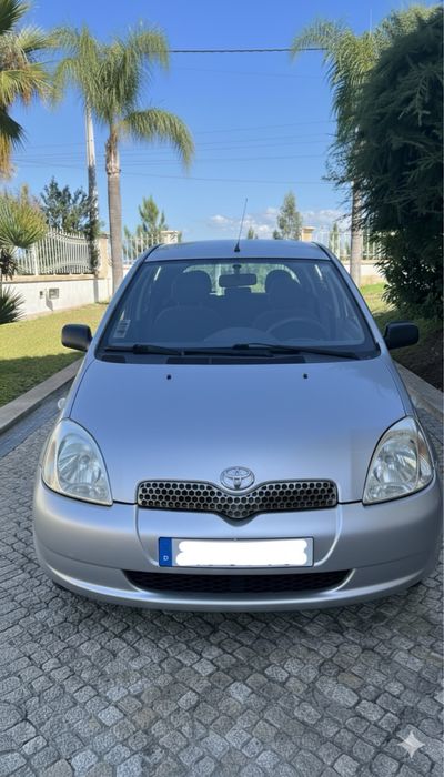 Toyota Yaris 1.0 VVT-i – 2002 Gasolina  trato financiamento
