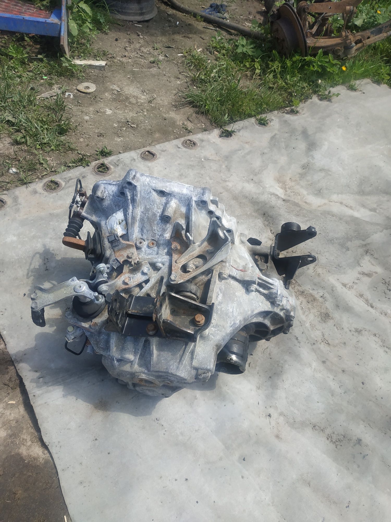 Коропка КПП піввісь демфор Toyota Avensls T25 2-2 дизель 6 Ступка
