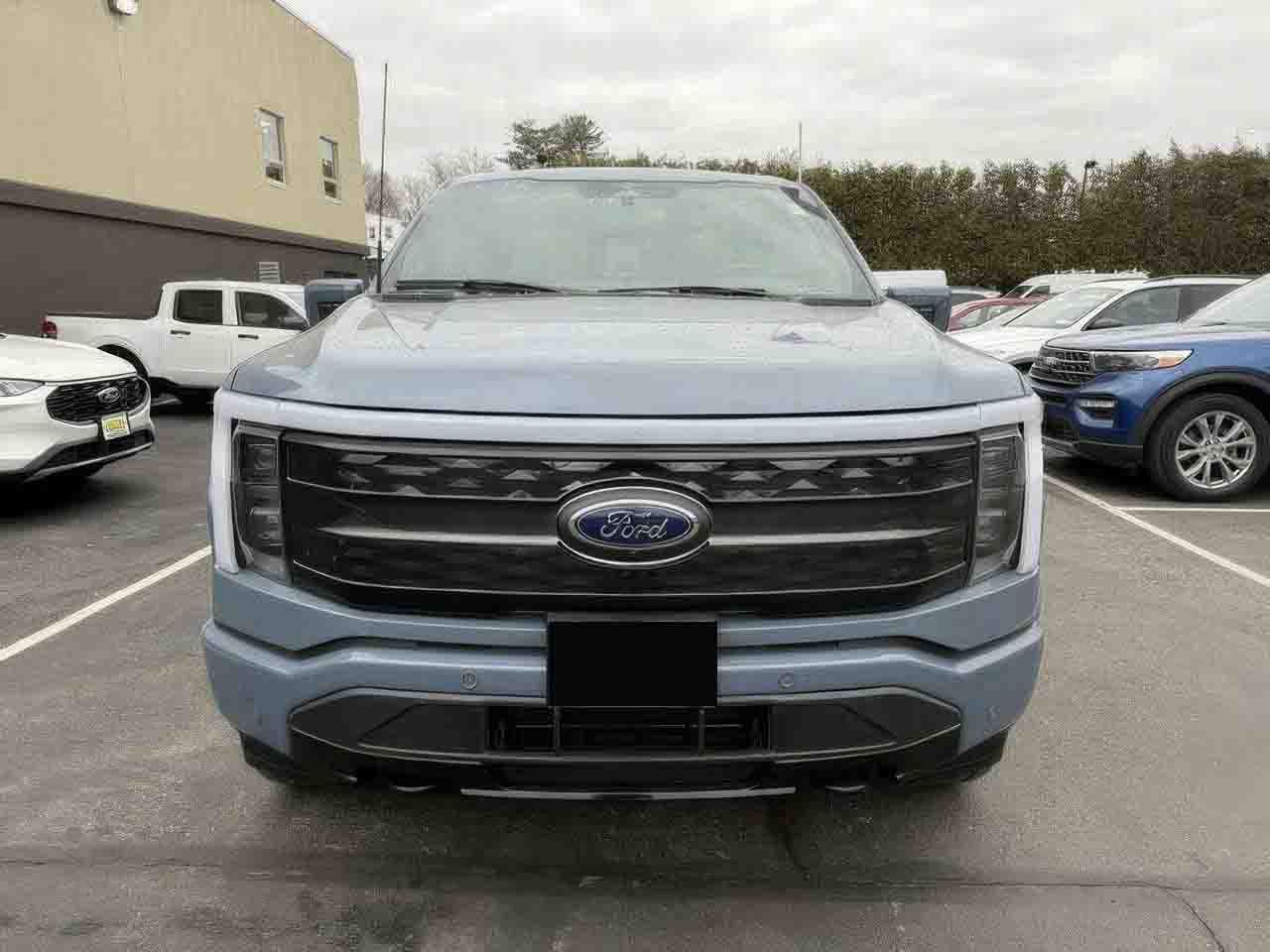 2023 Ford F-150 Lightning Platinum SuperCrew