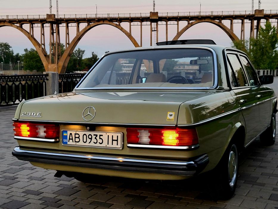 Mercedes. 123  Muzeum Old Cars Cypress Green