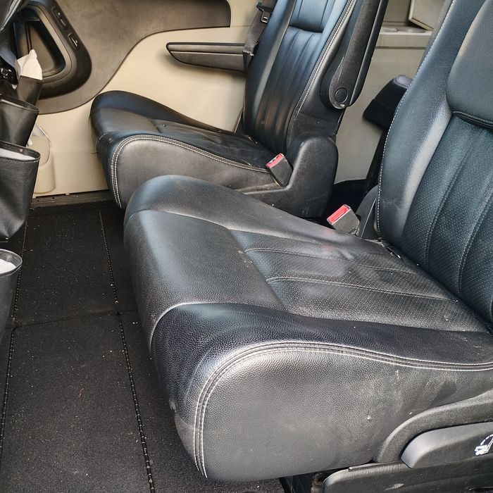 Chrysler Town & Country Fotele  kanapa wnętrze komplet