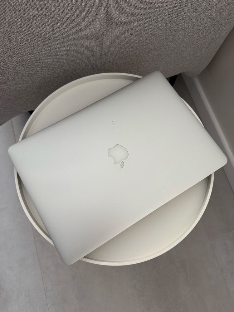 Macbook pro 15 2015 i7 2.2/3.5 , 256 SSD , 16GB RAM , 92%