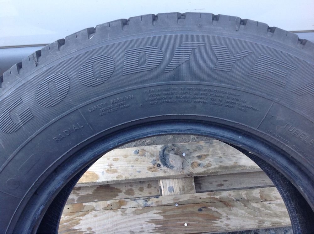 215 / 70 /R 15 C Goodyear Cargo G26