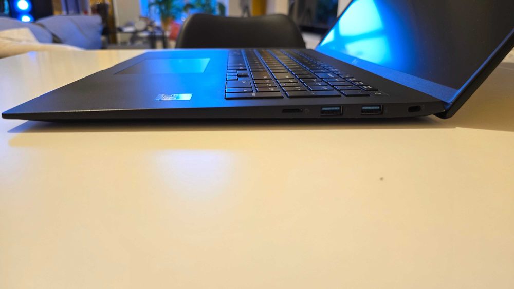 Laptop LG GRAM 15Z90Q bardzo lekki i5 16GB RAM czarny