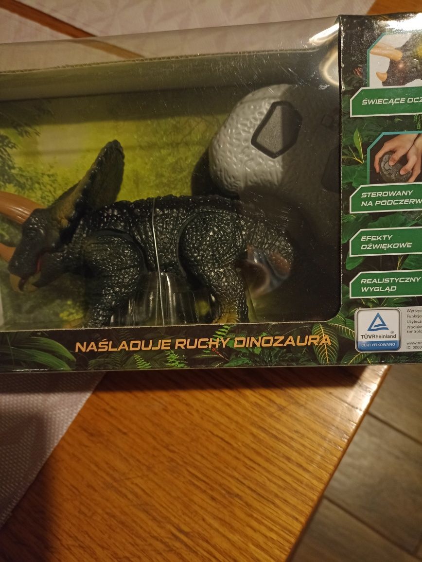 Zdalnie sterowany Triceratops