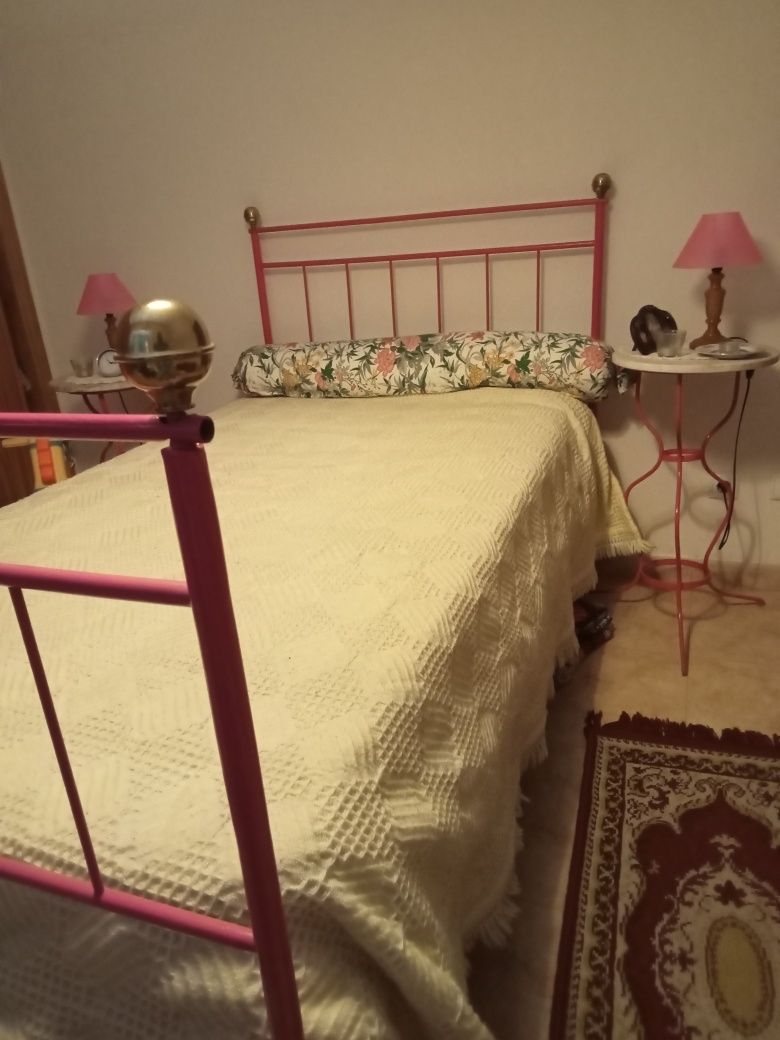 Cama de ferro termolacada rosa