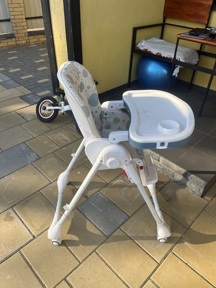 Продам дитячий стілець для годування Bambi