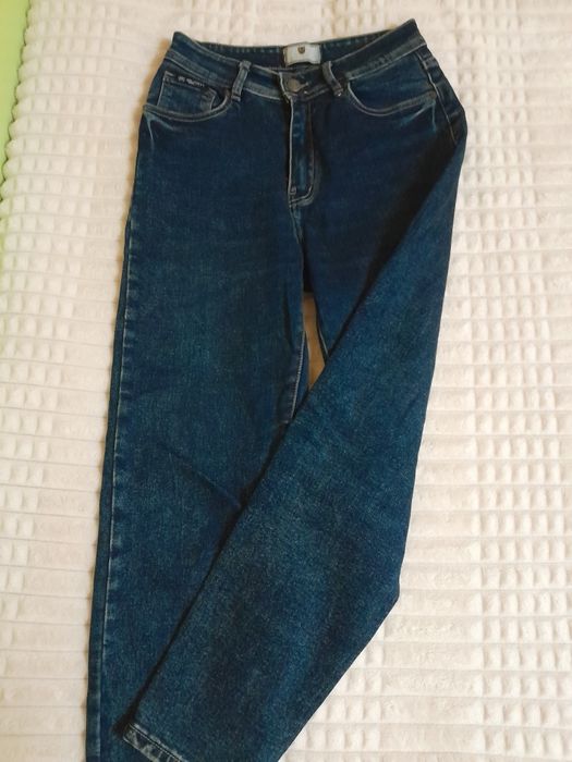 Жіночі джинси мом