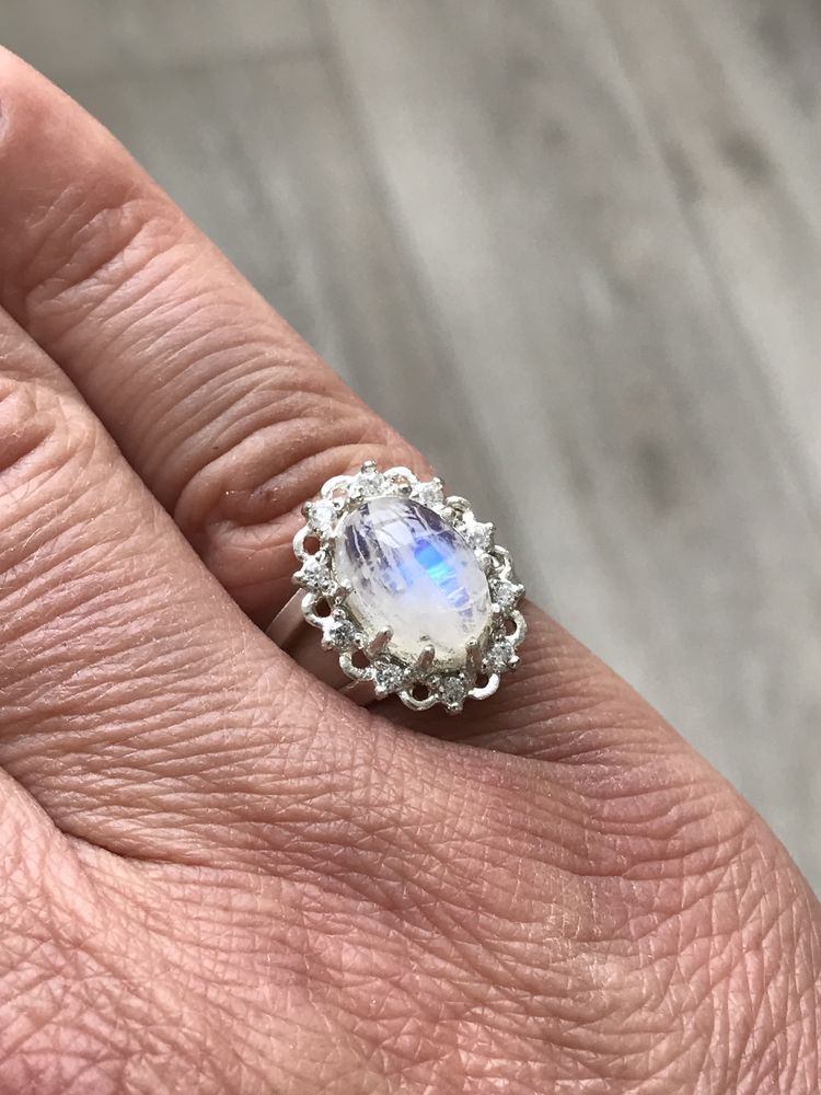 Кольцо женское лунный камень одуляр серебро
