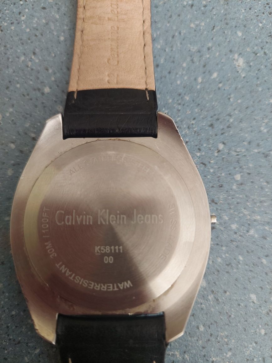 Швецарській годинник Calvin Klein.