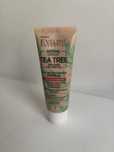 Podklad eveline tea tree matujacy antybakteryjny jasny 01 spf 10