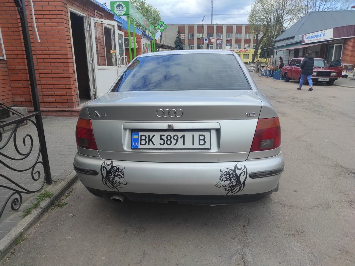 Продам машинку Audi A4