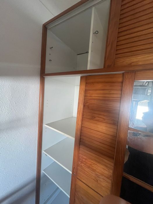 Roupeiro de 4 portas em pinho