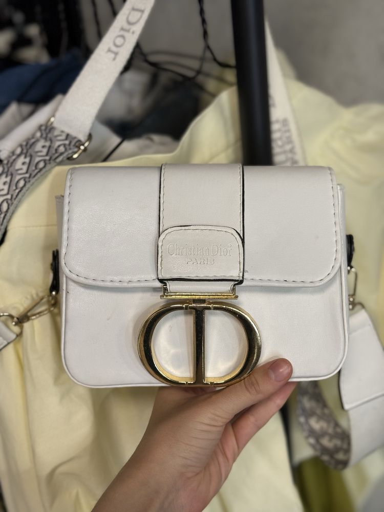 Біла сумка christian dior