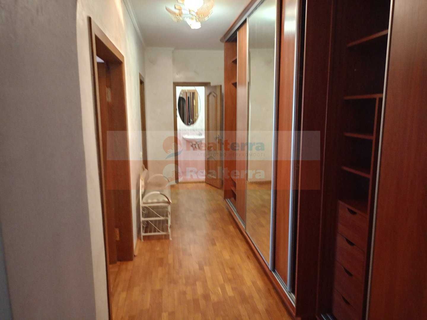 2 к, Киев, Дарница, ул. Ревуцкого 5