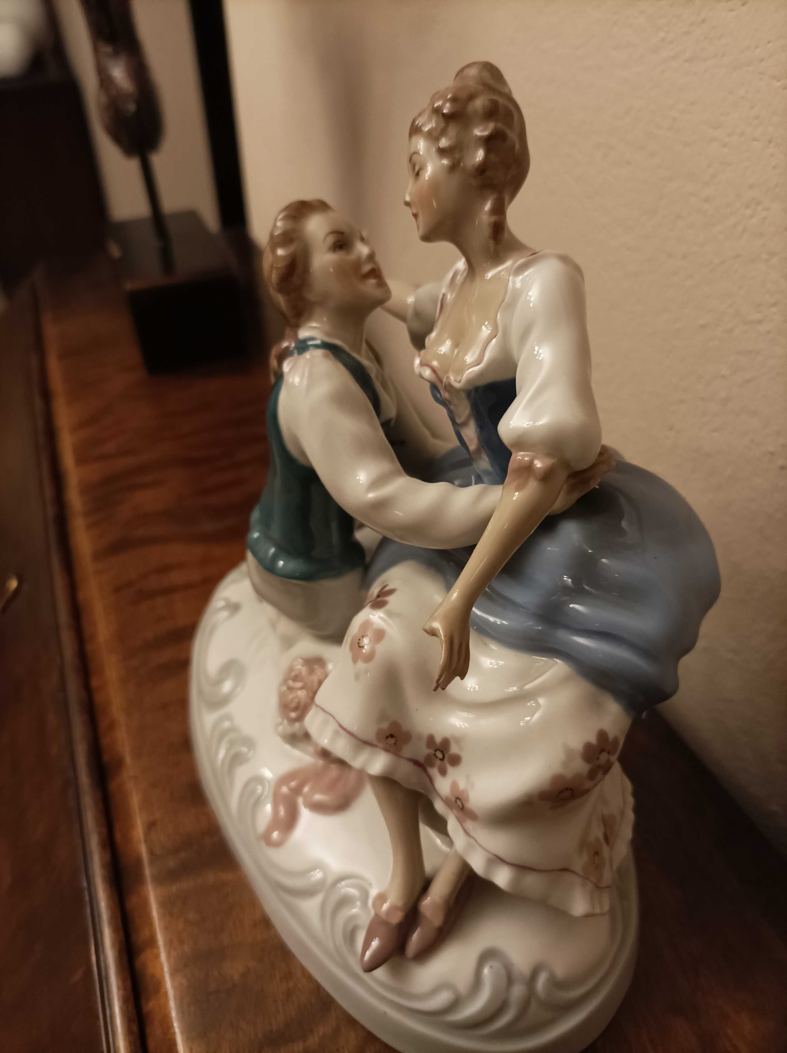 stara piękna figurka porcelanowa