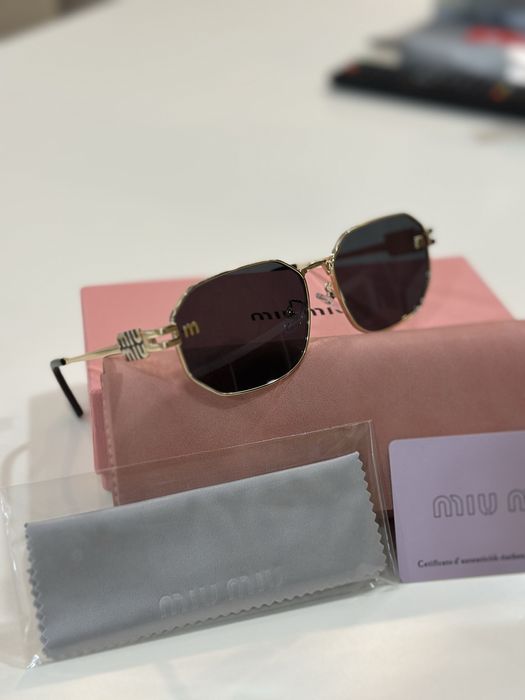 oculos miumiu novos em caixa