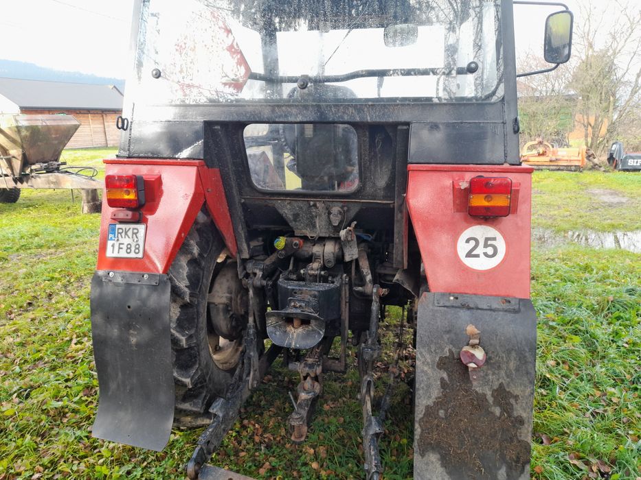 Zetor 7211  z  pługiem do odśnieżania