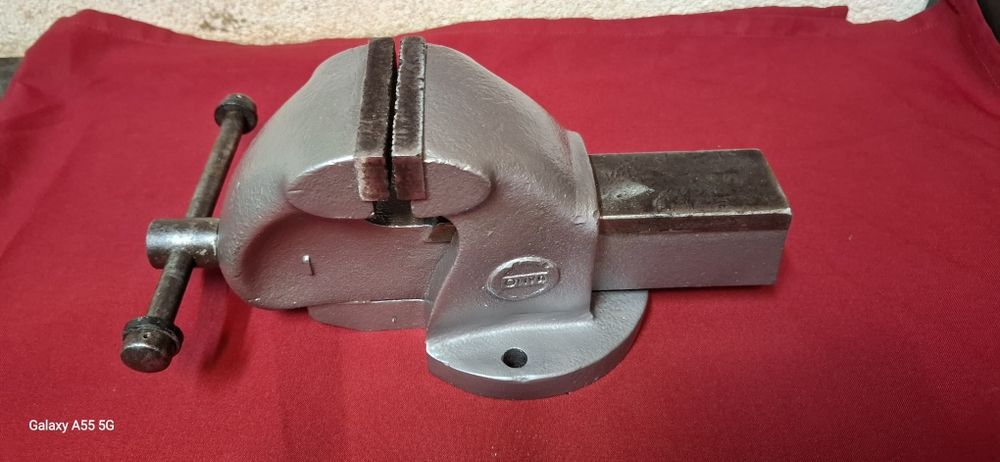 Torno de bancada marca Oliva N°1