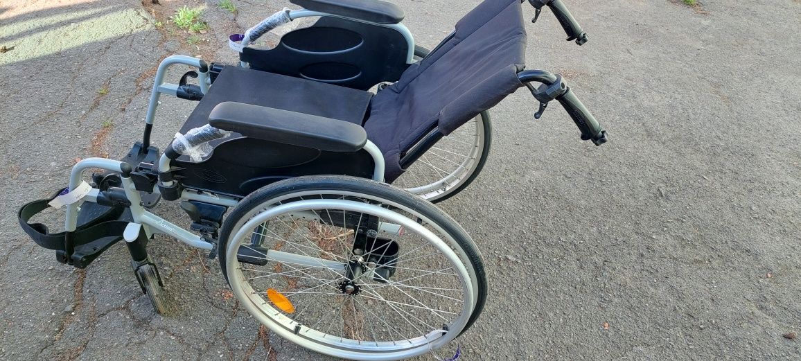 Инвалидная коляска хорошая новая новая в коробке