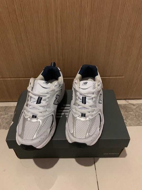 Biały^wstępny^NewBalanceNB530^UnisexTrampki Roz.37