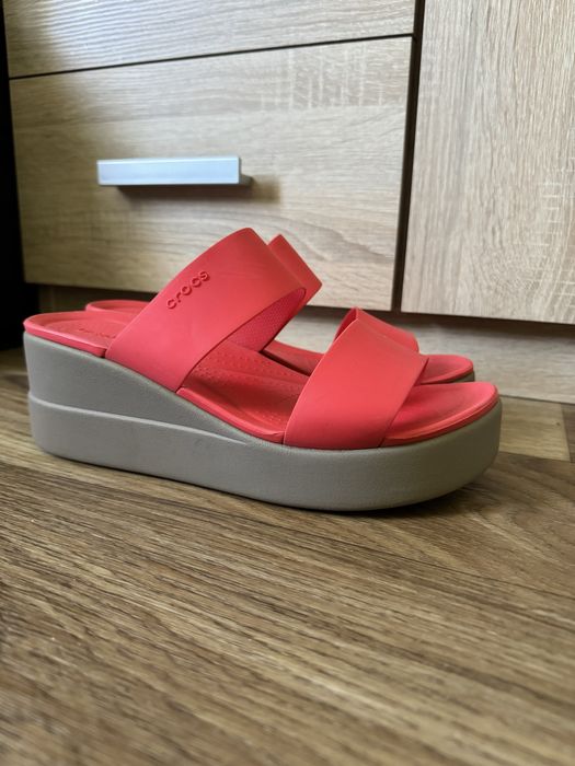 Crocs жіночі босоніжки