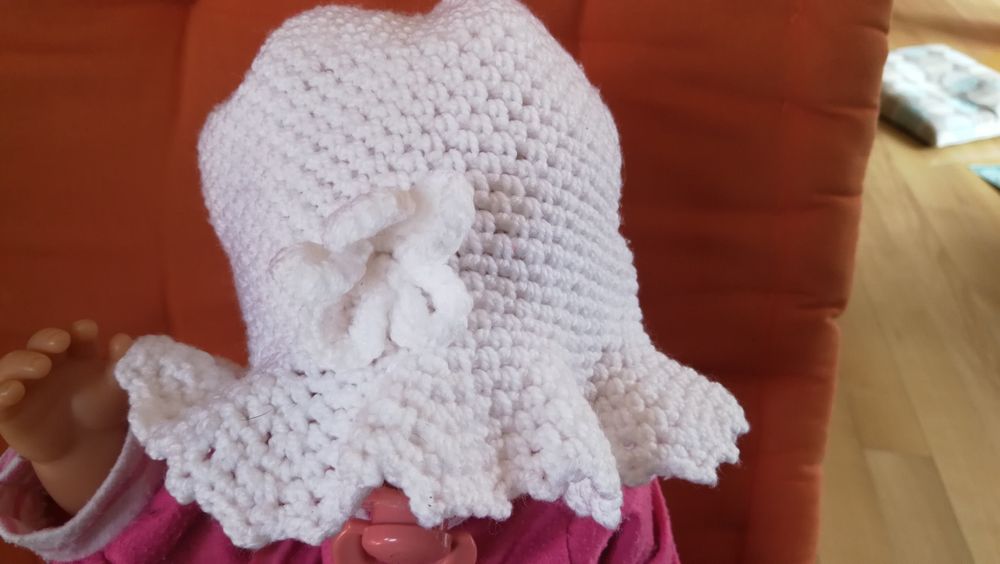 Czapka ręcznie robiona na szydełku