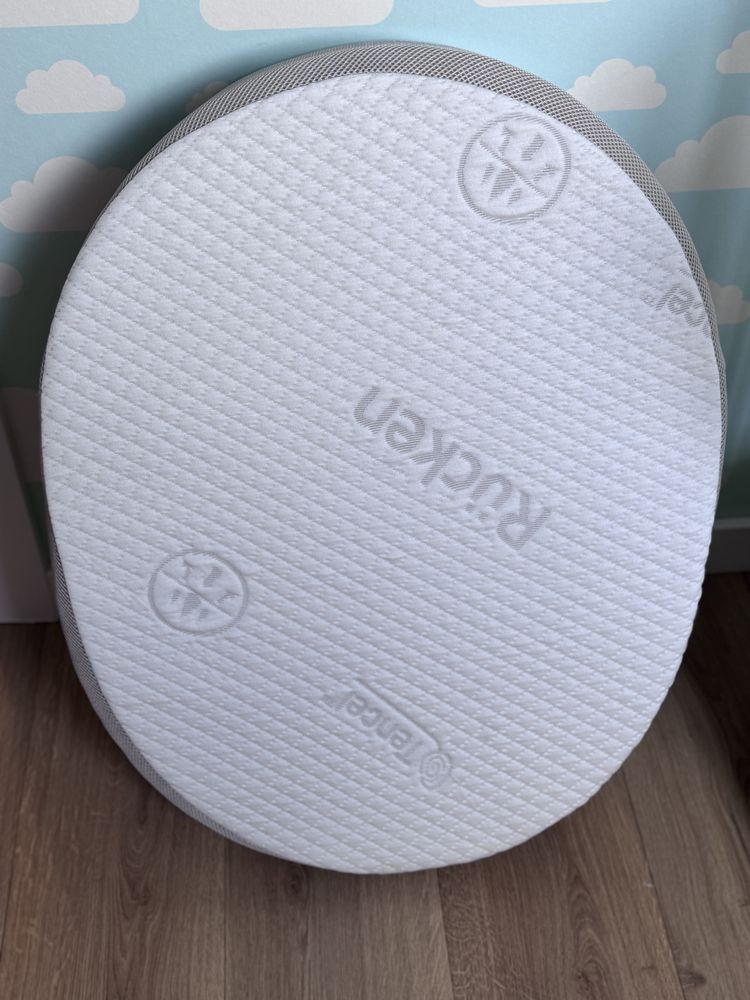 Materac Rucken Stokke Sleepi mini + przescieradło