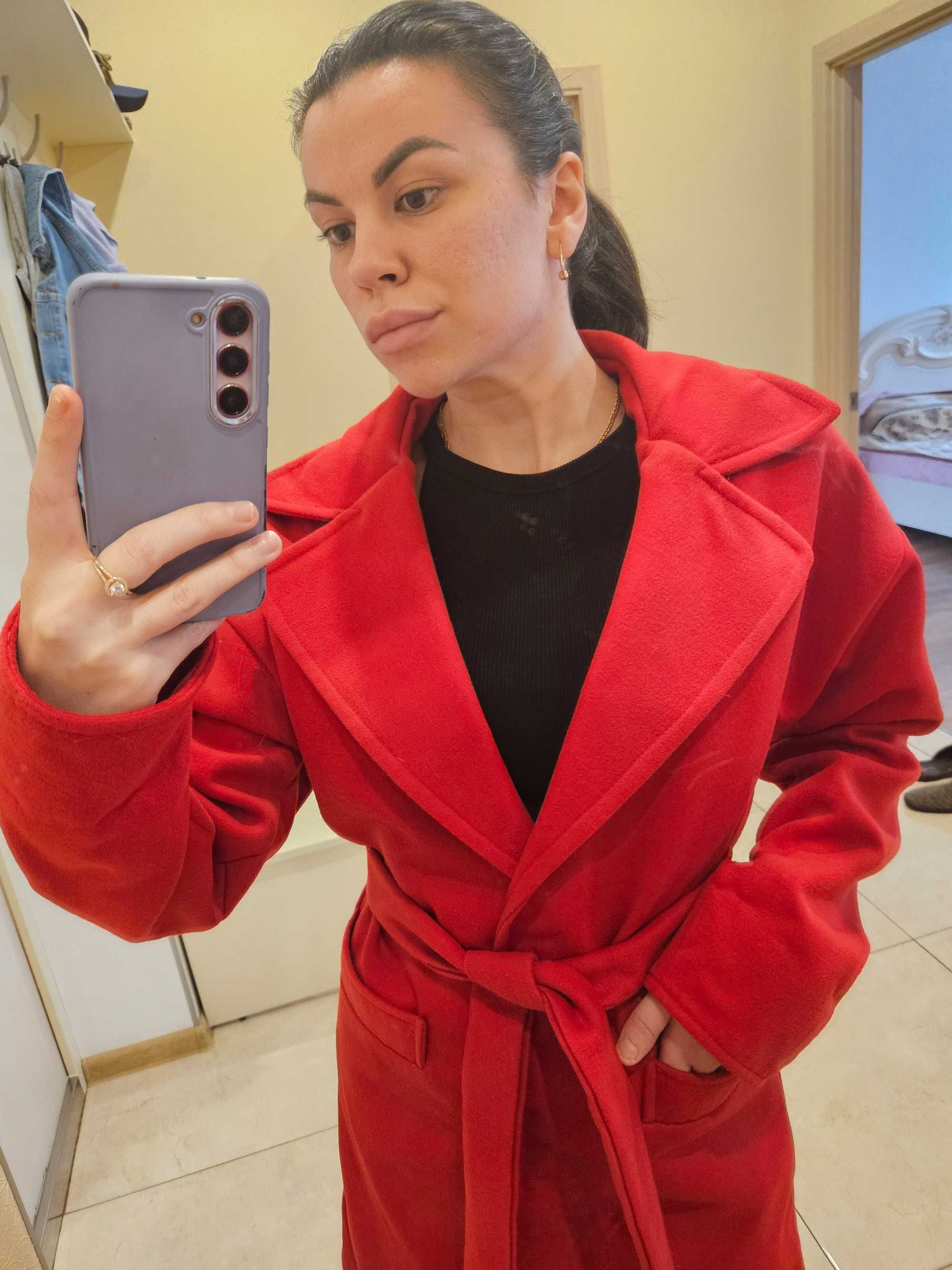 Нове червоне кашемірове пальто
