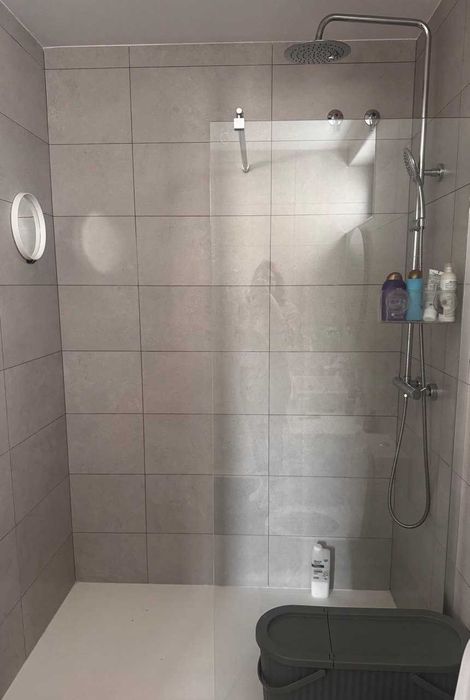 Divisória de duche fixa com vidro temperado de 8 mm e alumínio