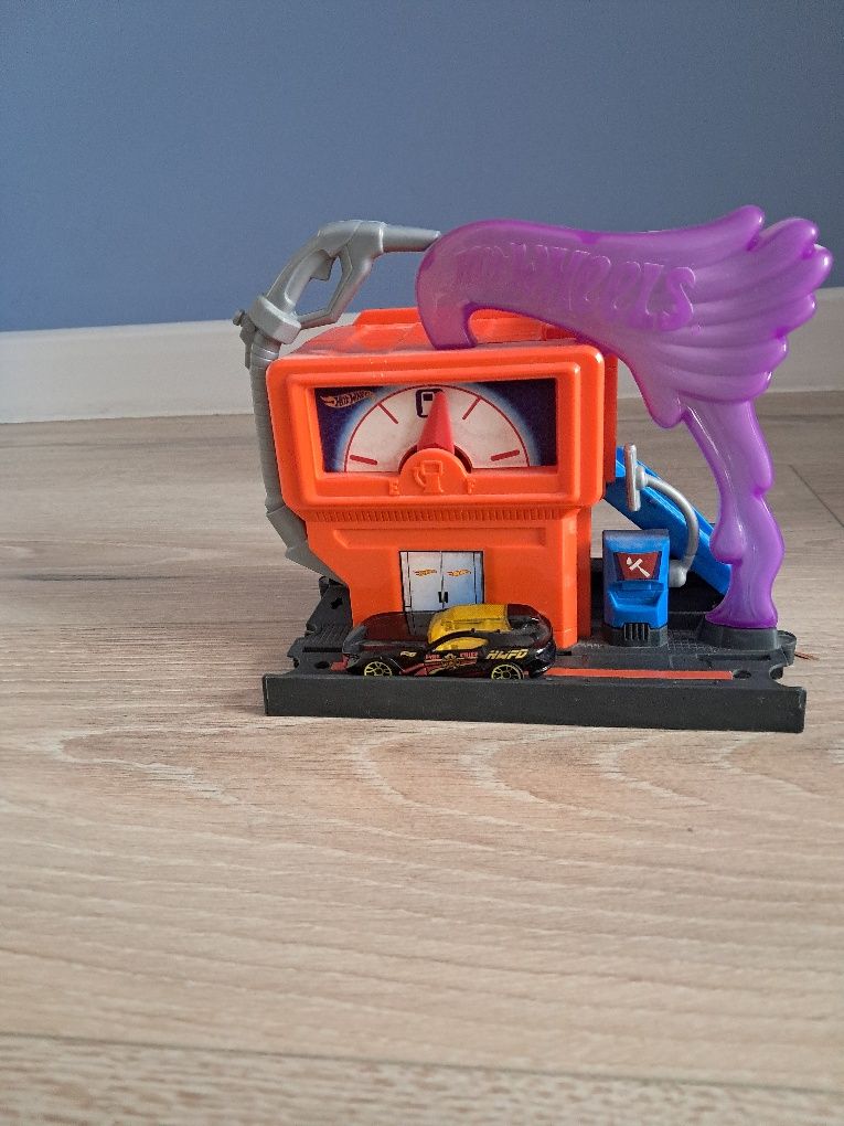 Zestaw hot wheels stacja benzynowa