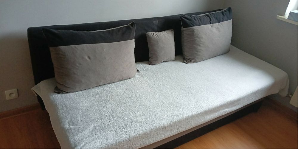 Łóżko, biurko, komoda, szafa