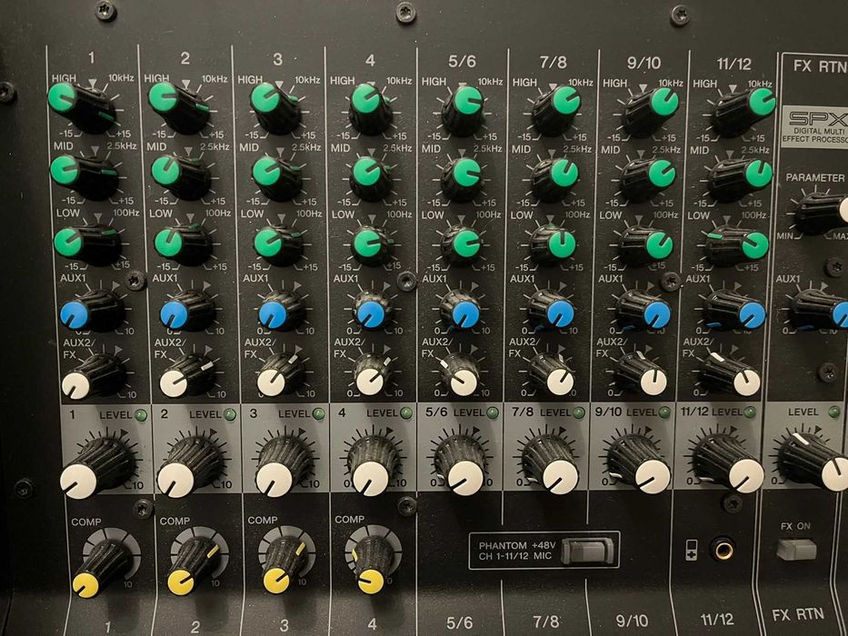 Mesa de som analógica Yamaha EMX7