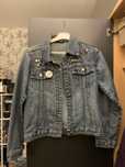 Customowa kurtka jeansowa rockowa