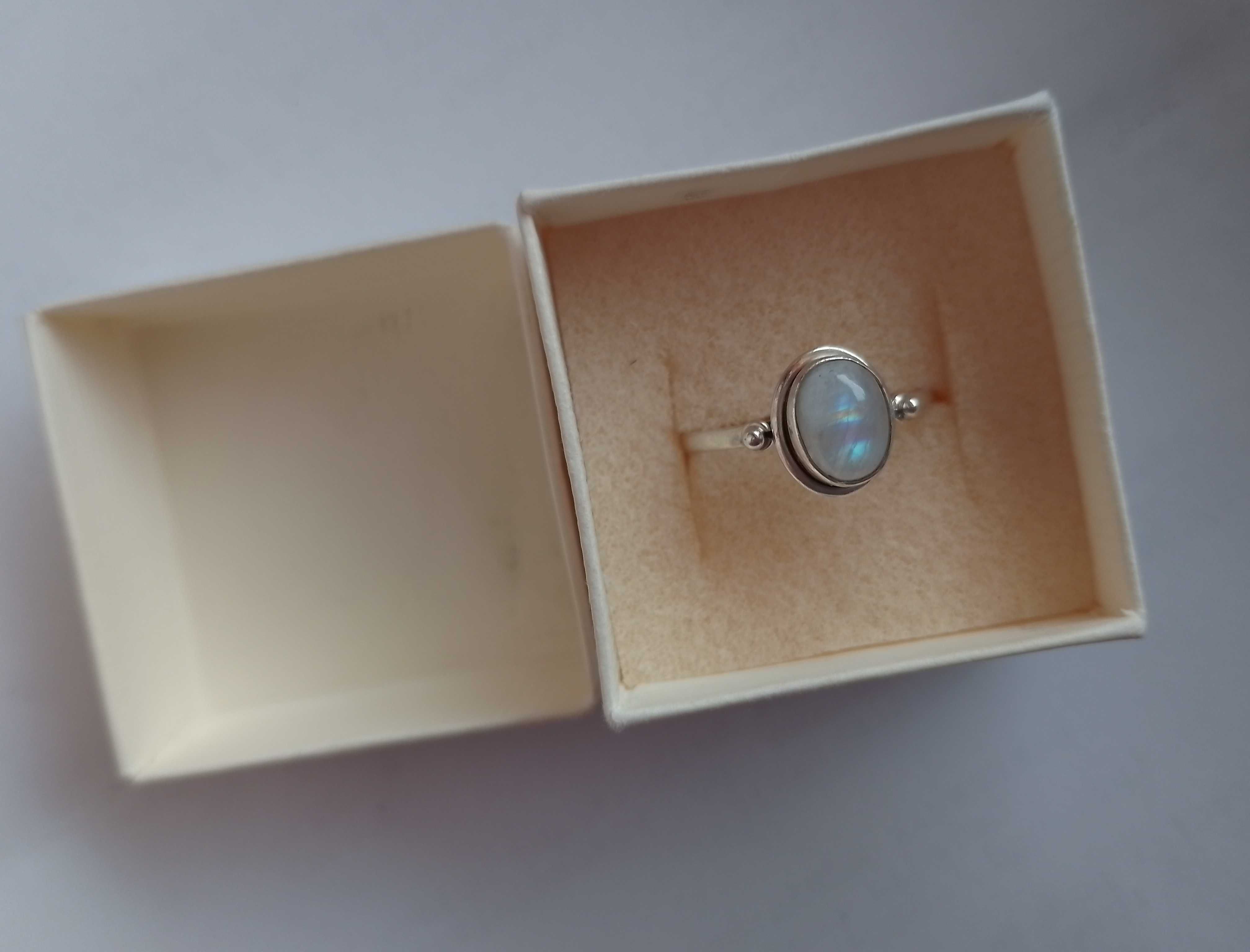 srebrny pierścionek kamień księżycowy, srebro 925