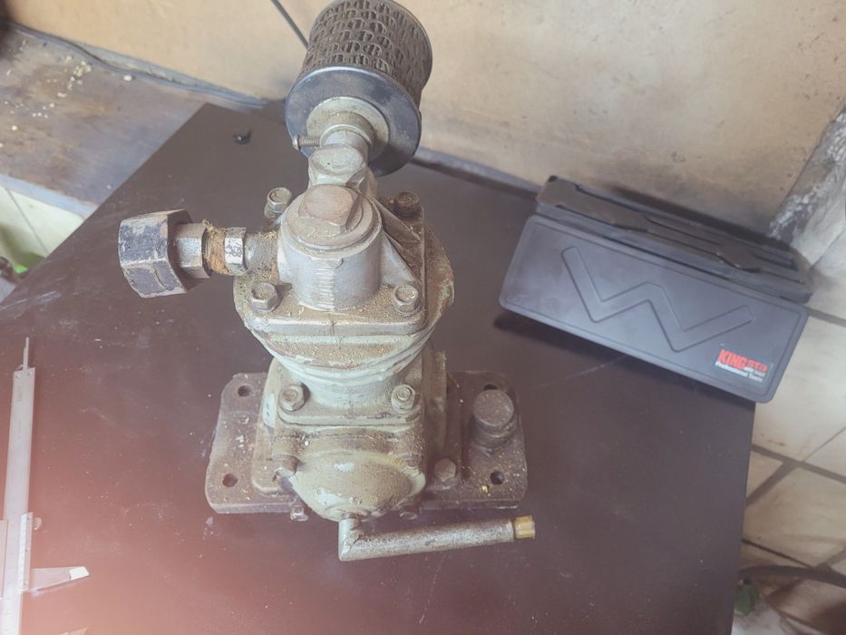 Компресор голова компресора в гарному стані !!