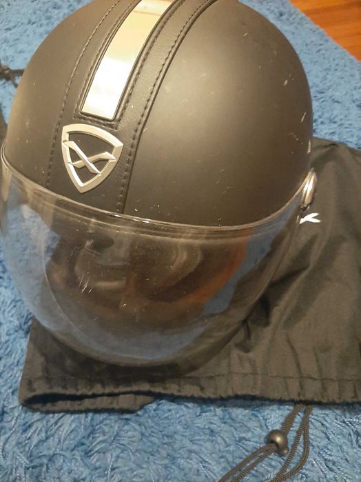 Capacete NEXX com viseira solar