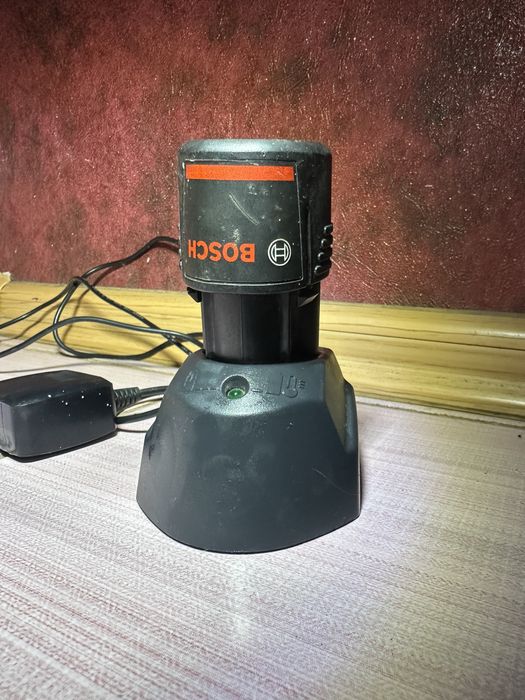 Зарядний пристрій Bosch