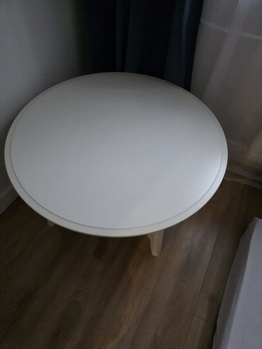 Okrągły stolik dzienny
