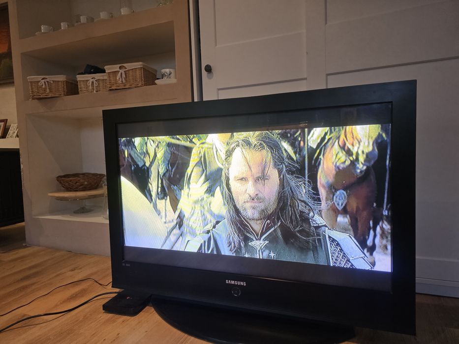 TV Samsung 42cale + dekoder
