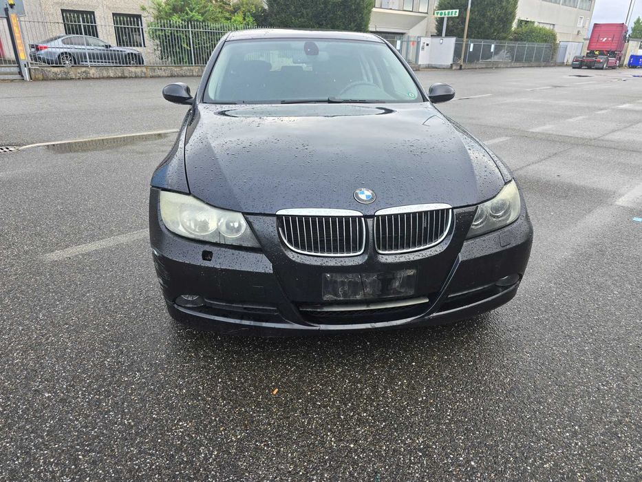 Bmw 330d 4x4  Posiadam inne  auta  z  włoch  całe  i uszkodzone