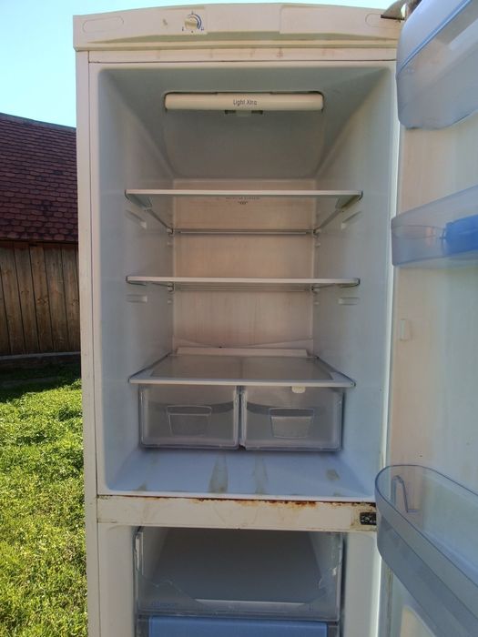 Холодильник Indesit