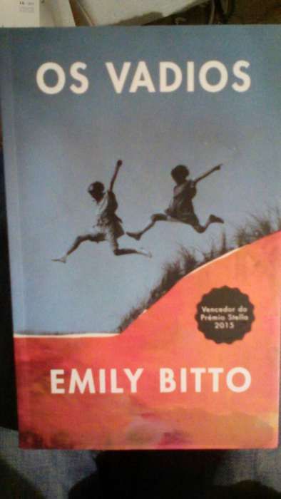 Livro Os Vadios, de Emily Bitto NOVO