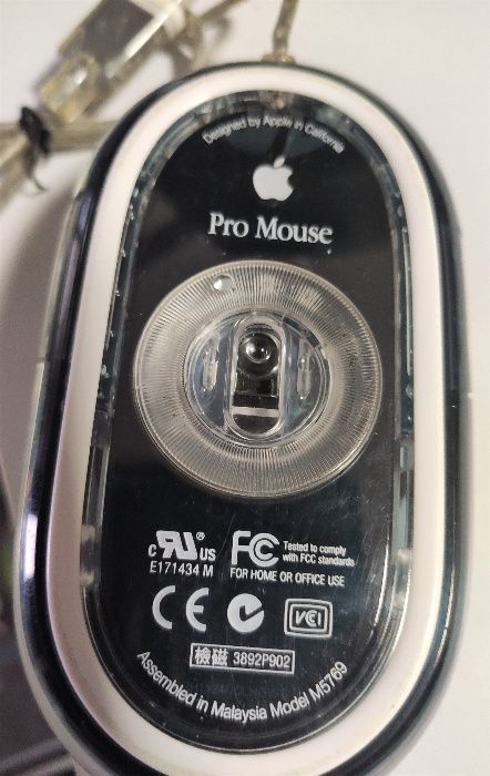 Apple PRO Mouse modelo M5769 transparente e iluminado